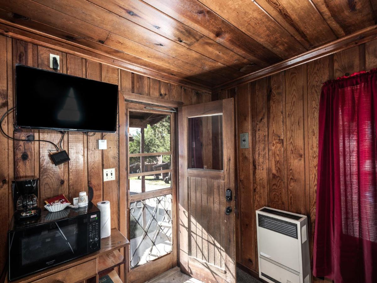 Apache Village Cabinette 15, Queen Bed, Midtown, Sleeps 2 Ruidoso Exterior foto