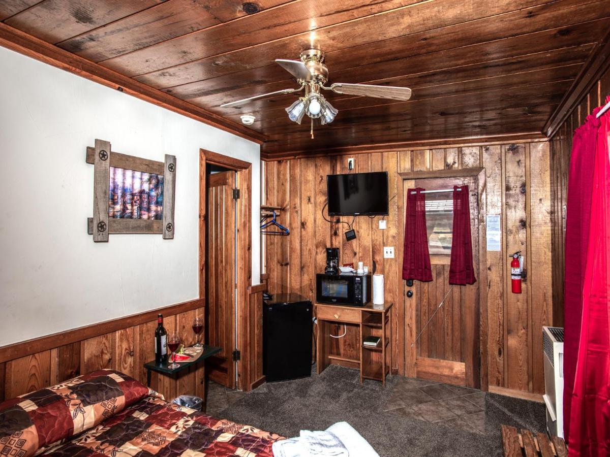 Apache Village Cabinette 15, Queen Bed, Midtown, Sleeps 2 Ruidoso Exterior foto